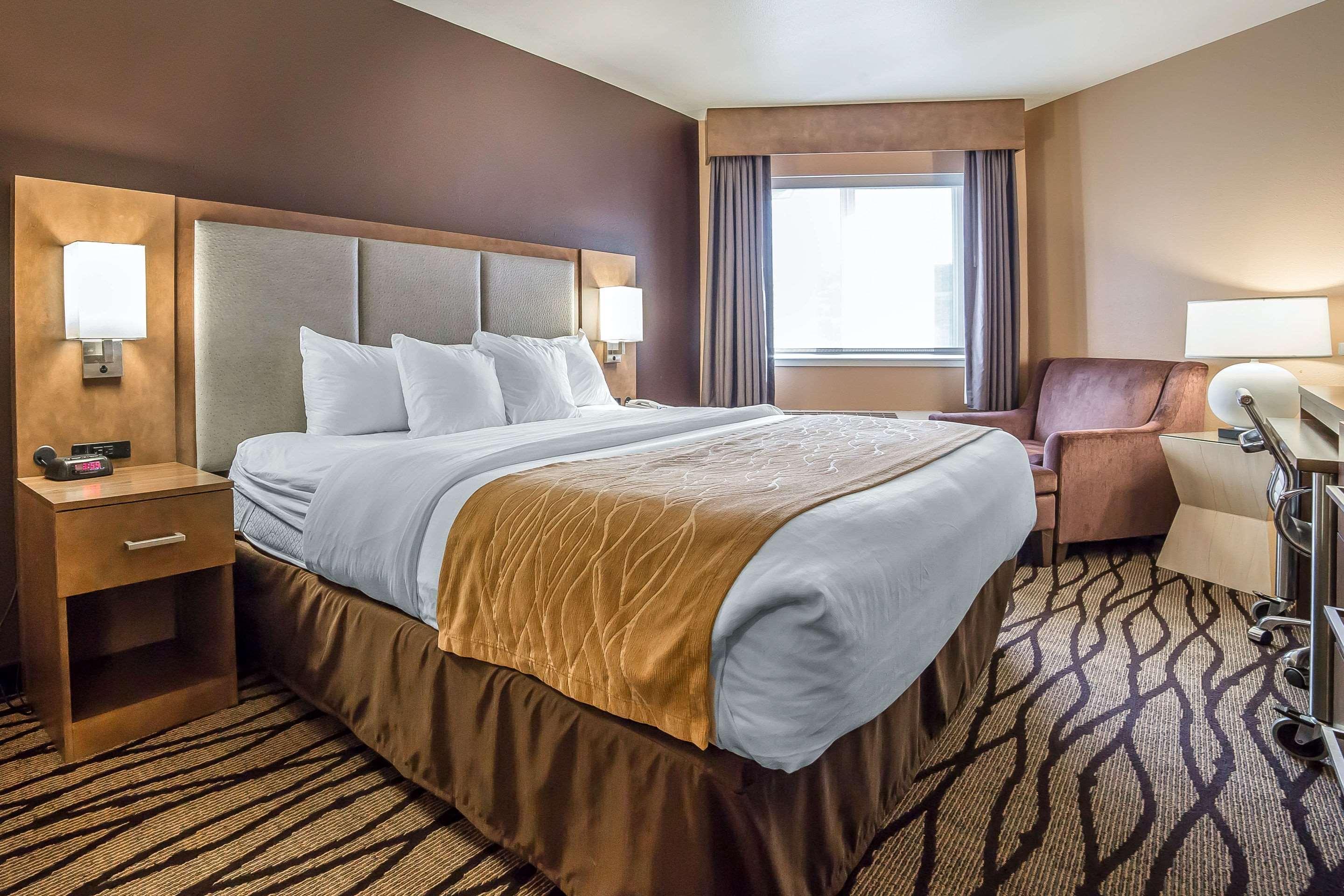 Comfort Inn & Suites Market - Airport Грейт Фолс Екстериор снимка