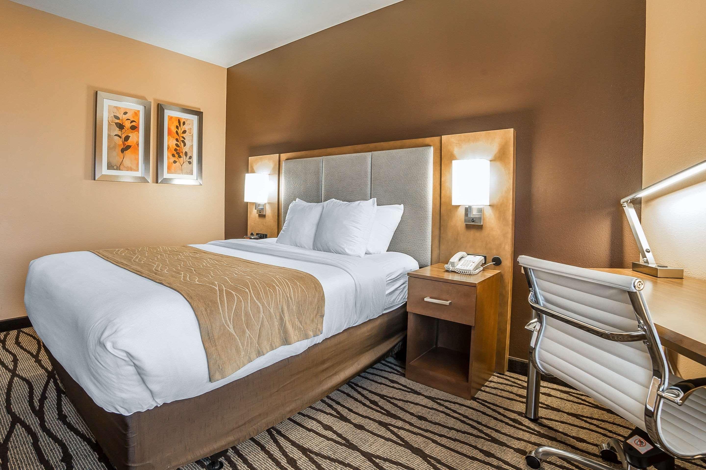 Comfort Inn & Suites Market - Airport Грейт Фолс Екстериор снимка