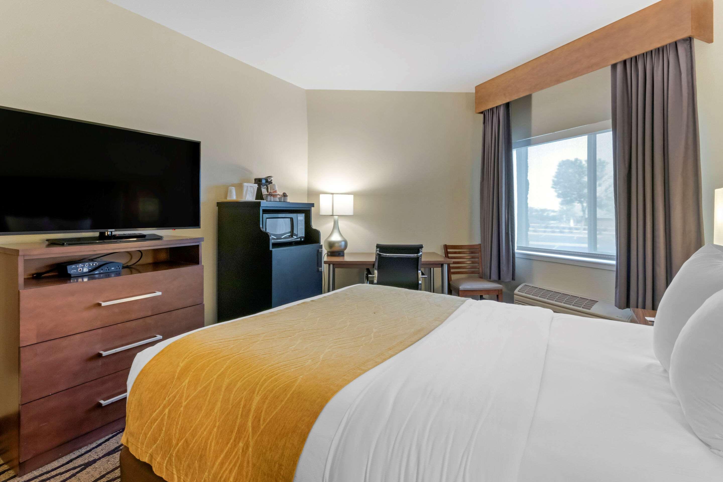 Comfort Inn & Suites Market - Airport Грейт Фолс Екстериор снимка