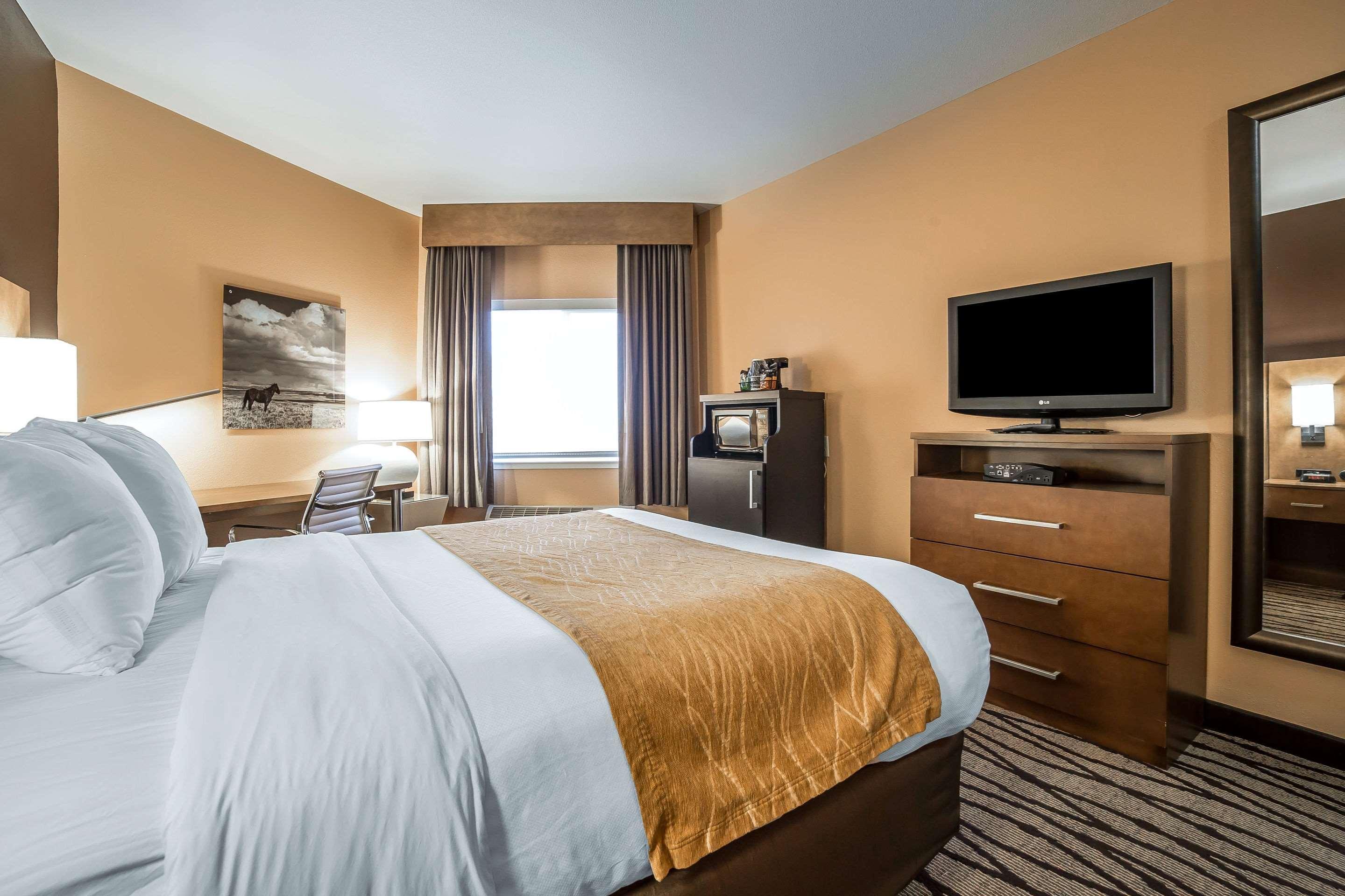 Comfort Inn & Suites Market - Airport Грейт Фолс Екстериор снимка
