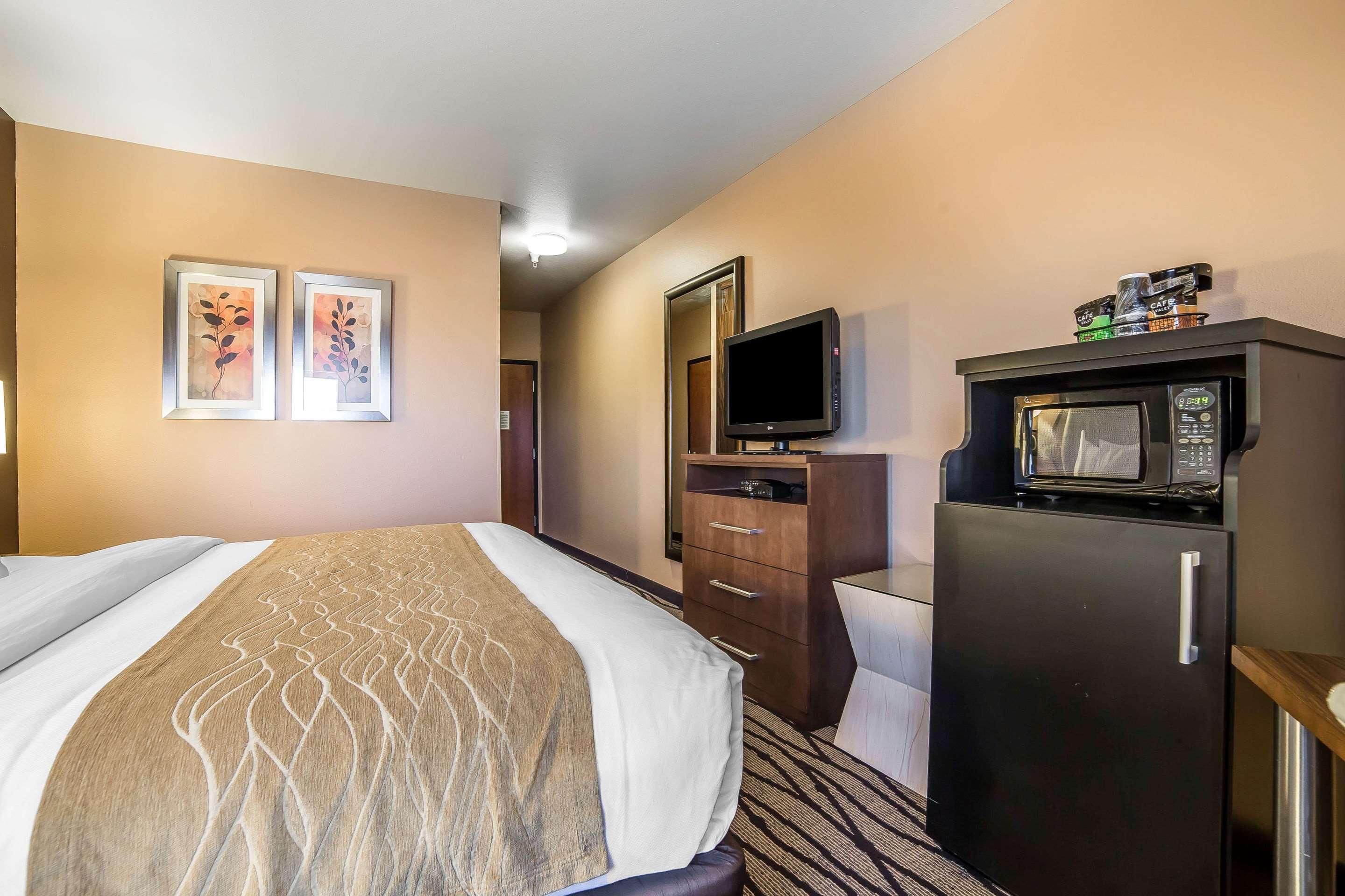 Comfort Inn & Suites Market - Airport Грейт Фолс Екстериор снимка