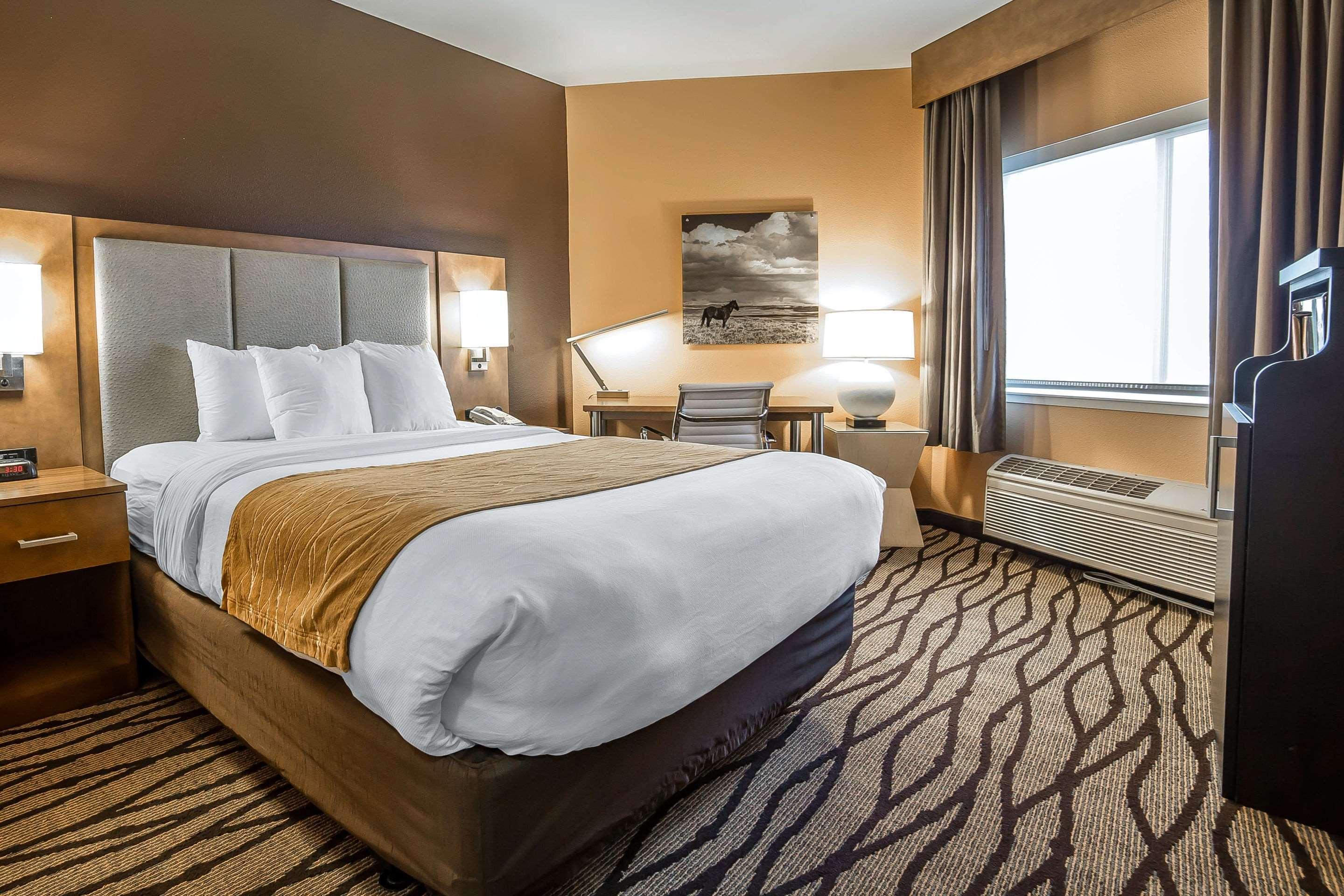 Comfort Inn & Suites Market - Airport Грейт Фолс Екстериор снимка
